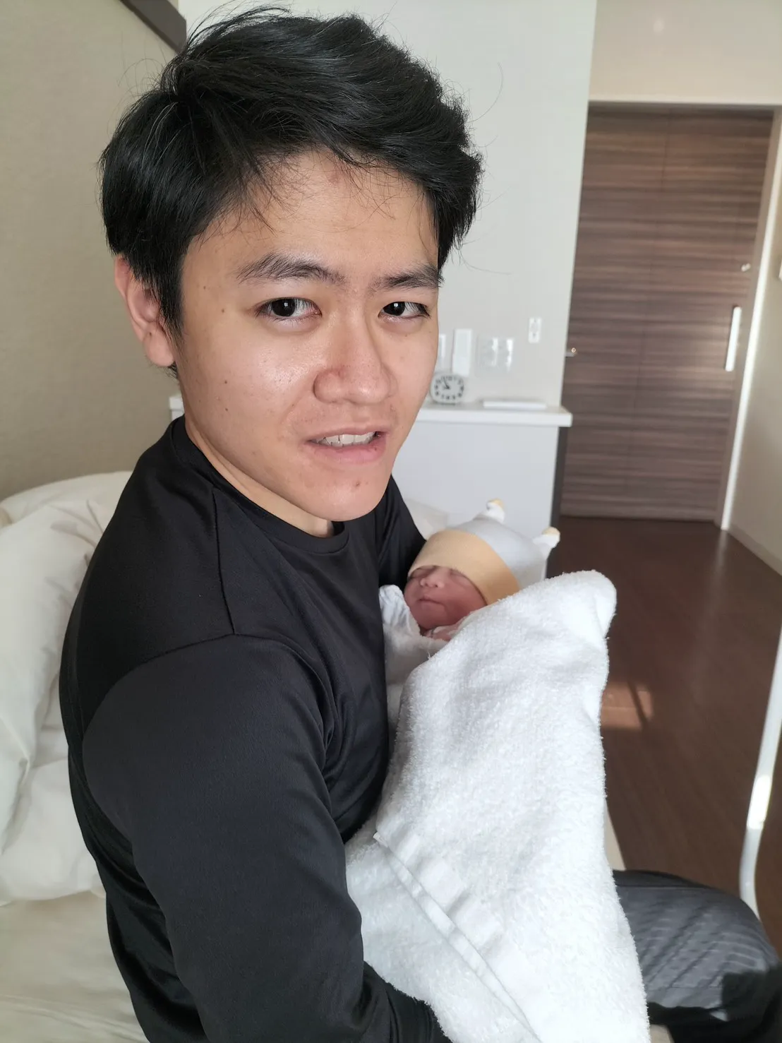 長女と初のツーショット（占部産婦人科にて）